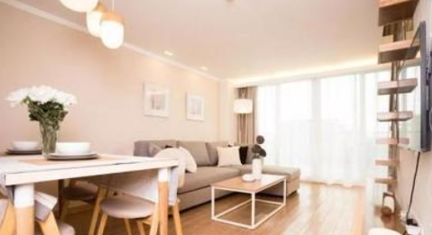 租房期间，物品损耗应由谁承担？