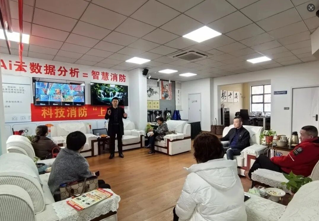 我中心随安徽江苏商会走访智慧报警企业记